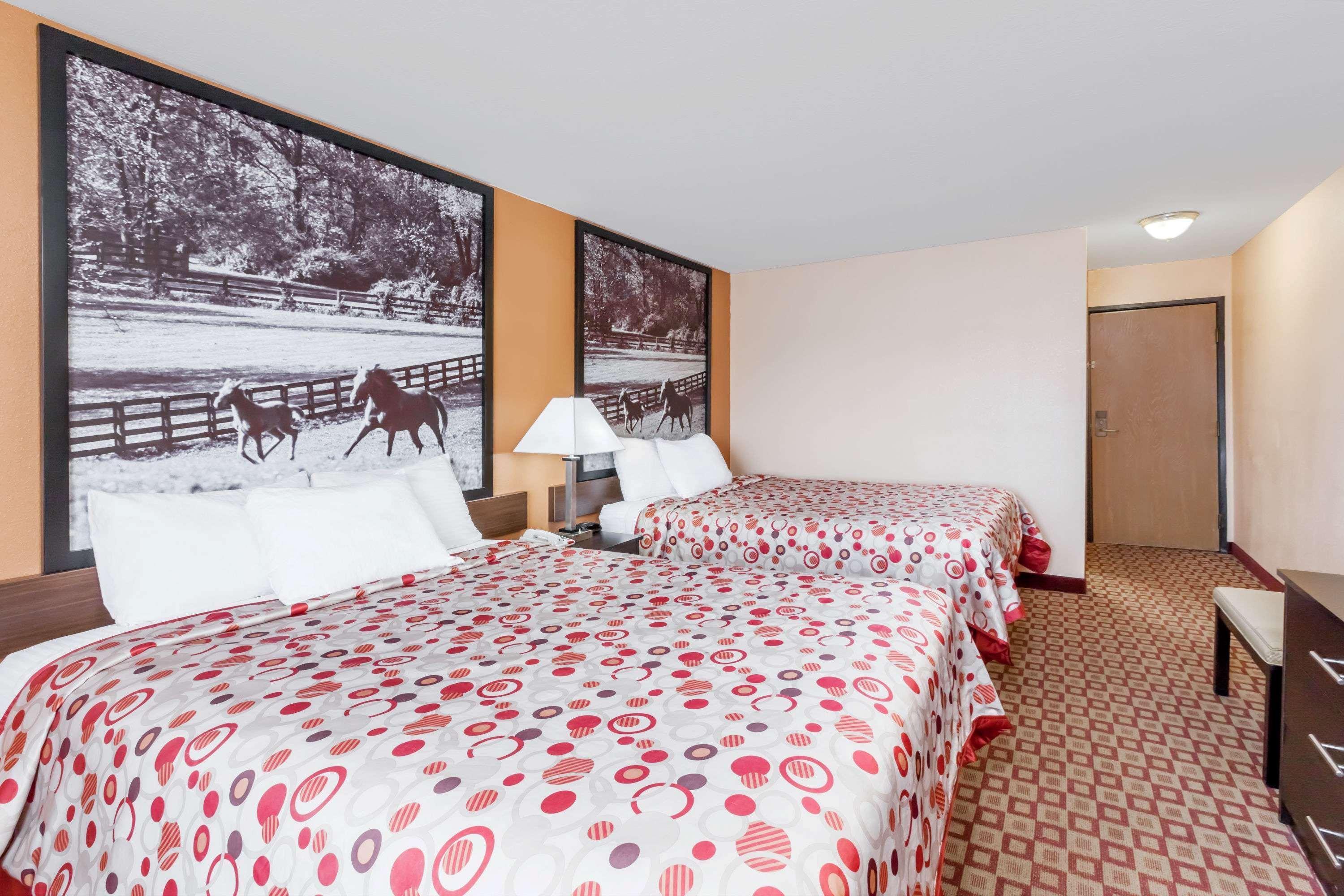 Super 8 South By Wyndham Hotel Боулинг Грийн Екстериор снимка