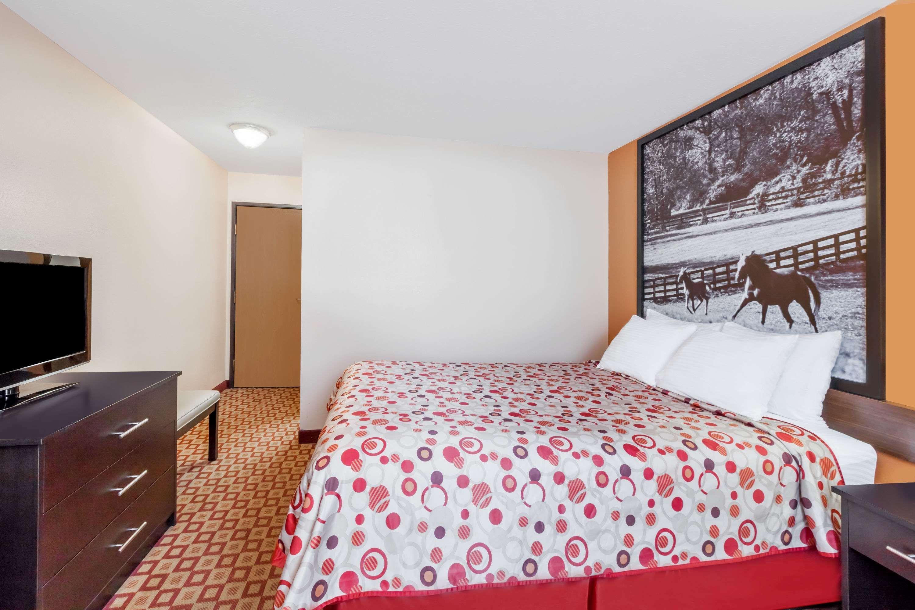 Super 8 South By Wyndham Hotel Боулинг Грийн Екстериор снимка
