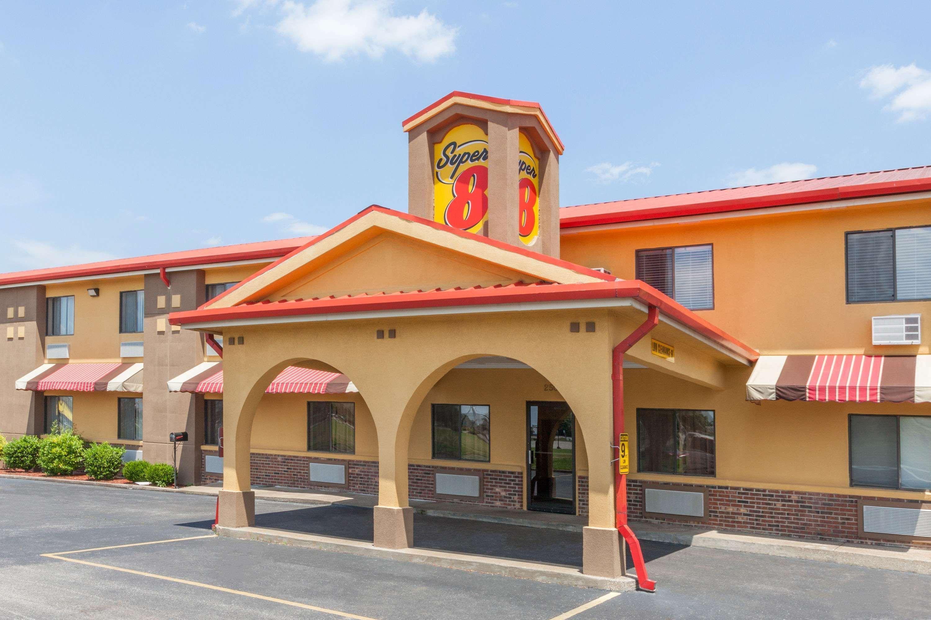 Super 8 South By Wyndham Hotel Боулинг Грийн Екстериор снимка