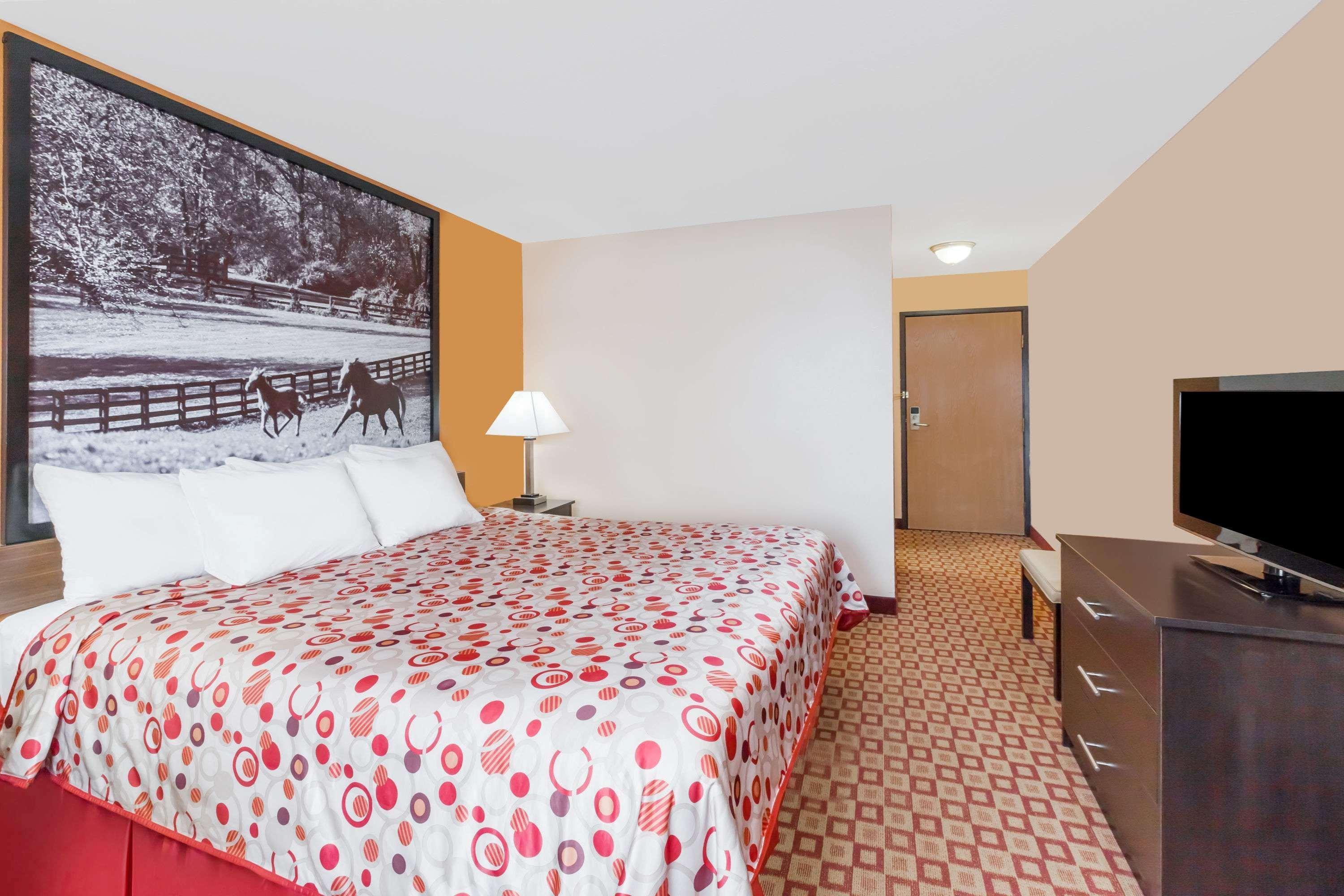 Super 8 South By Wyndham Hotel Боулинг Грийн Екстериор снимка