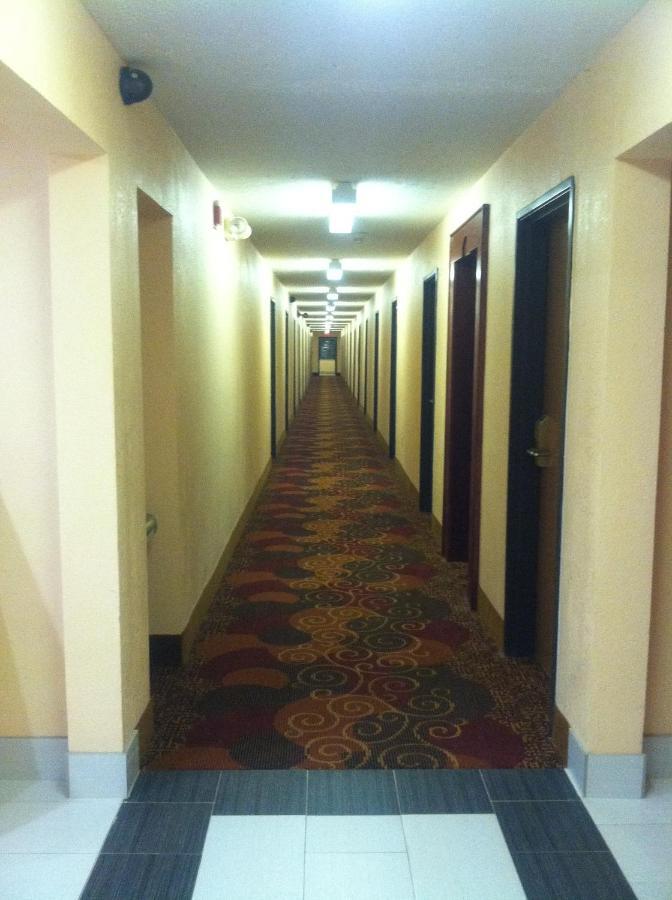 Super 8 South By Wyndham Hotel Боулинг Грийн Екстериор снимка